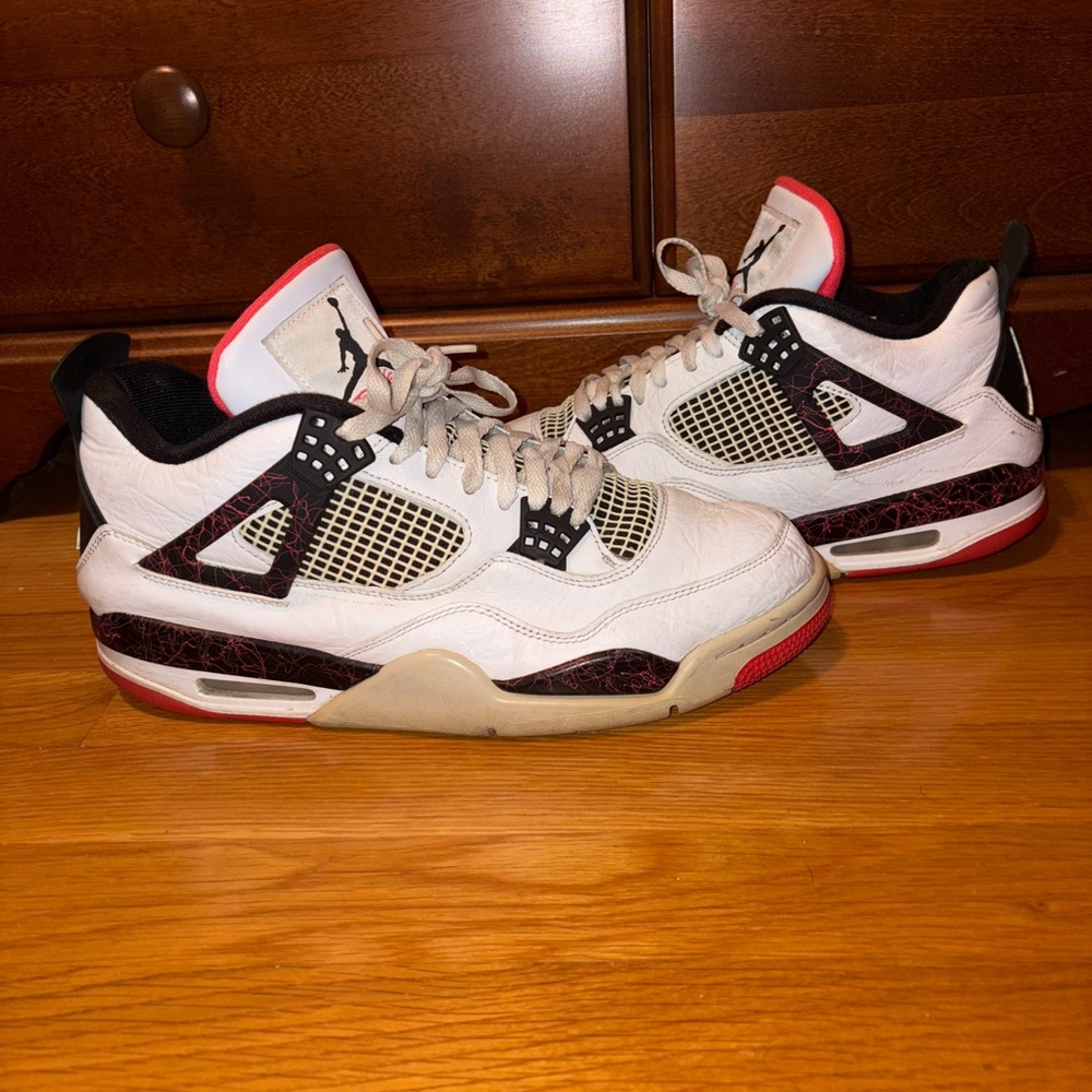 Jordan 4 Retro Crimson